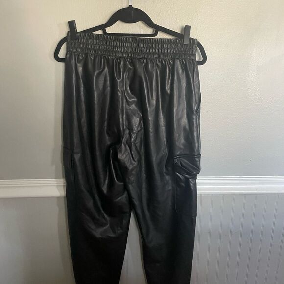 Abercrombie & Fitch Faux Leather Cargo Pants Black Women's Size Medium - Picture 9 of 12